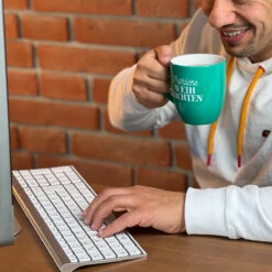 Weihnachtstasse "Fröhliche Weihnachten" -Snack Verkäufe 2024 WP12993 Weihnachtstasse Frohliche Weihnachten 3 81460