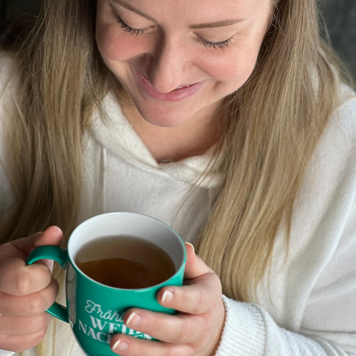 Gefüllte Weihnachtstasse - Lindt-Nuss-Mix 5 Gefüllte Weihnachtstasse - Lindt-Nuss-Mix – Bild 5