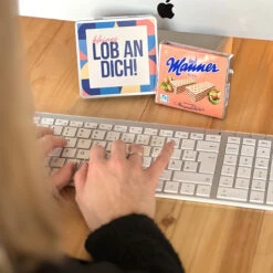 Geschenkdose "Kleines Lob An Dich" - Manner 9 Geschenkdose "Kleines Lob An Dich" - Manner -Snack Verkäufe 2024 WP13175 Geschenkdose Kleines Lob an Dich Manner 5 87433