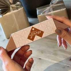 Geschenkverpackung "Ein Besonderer Genuss" - Rocher -Snack Verkäufe 2024 WP Geschenkverpackung Genuss Rocher 2 86951gpwpnQRb6Qhnk